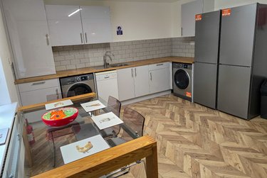 6 bed house, Denison Street, Radford, Nottingham, NG73PH - Image 1