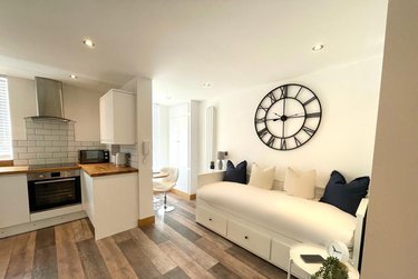 1 bed flat, Flat 4, 32 Portland Street, City Centre, Lincoln, LN57JX - Image 2
