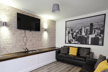 7 bed house, Beeston, Lenton Abbey, Nottingham, NG92GL - Image 1