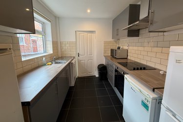 5 bed house, 39 Douglas Road, Radford, Nottingham, NG71NW - Image 3