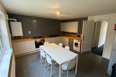 6 bed house, Denison Street, Radford, Nottingham, NG73PH - Image 1