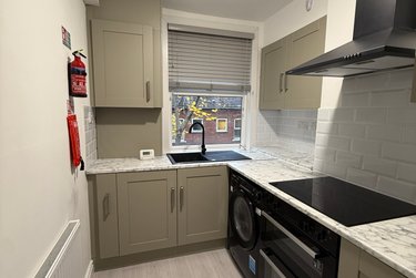 2 bed flat, 18 Birkin Avenue, Radford, Nottingham, NG75AF - Image 1