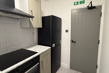 2 bed flat, 18 Birkin Avenue, Radford, Nottingham, NG75AF - Image 2