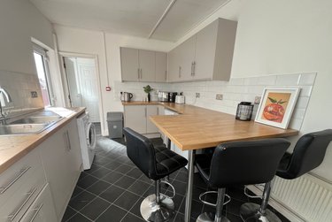 6 bed house, 55 West Parade, West End, Lincoln, LN11QL - Image 1