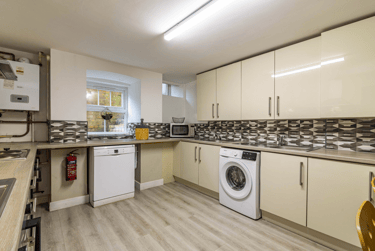 8 bed house, 38 Yarborough Road, West End, Lincoln, LN11HS - Image 1