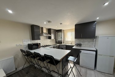 6 bed house, 72 Derby Grove, Radford, Nottingham, NG71PF - Image 1