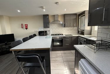 6 bed house, 72 Derby Grove, Radford, Nottingham, NG71PF - Image 2