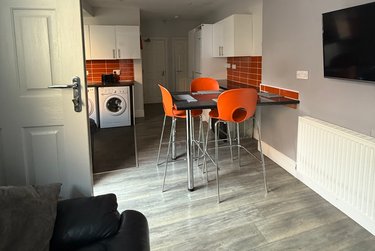 6 bed house, 20 Albert Grove, Radford, Nottingham, NG71PA - Image 2