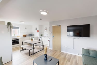 7 bed house, Russell Street, Radford, Nottingham, NG74FL - Image 2