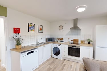 4 bed house, Russell Street, Radford, Nottingham, NG74FL - Image 2