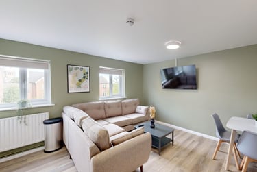 4 bed house, Russell Street, Radford, Nottingham, NG74FL - Image 3