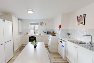 7 bed house, Russell Street, Radford, Nottingham, NG74FL - Image 2