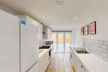 6 bed house, Yew Tree Close, Mount Pleasant, Exeter, EX45EH - Image 3