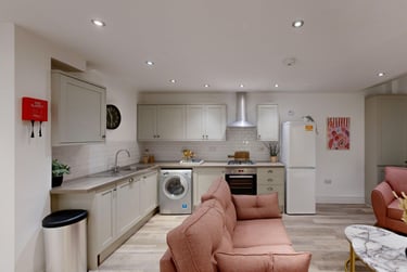 2 bed flat, 105-107 Portland Road, Arboretum, Nottingham, NG74FW - Image 1