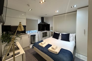 1 bed studio, Baker Street, Marylebone, London, NW16BU - Image 1