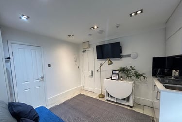 1 bed studio, Baker Street, Marylebone, London, NW16BU - Image 10