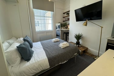 1 bed studio, Baker Street, Marylebone, London, NW16BU - Image 3