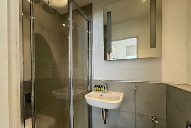1 bed studio, Baker Street, Marylebone, London, NW16BU - Image 5