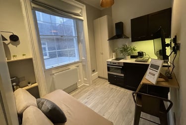 1 bed studio, Baker Street, Marylebone, London, NW16BU - Image 1