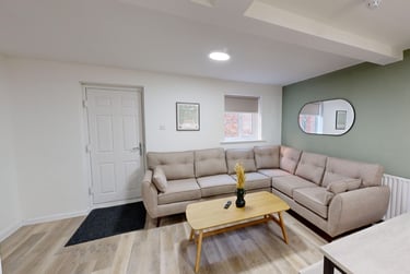 6 bed house, Gamble Street, Radford, Nottingham, NG74EY - Image 2