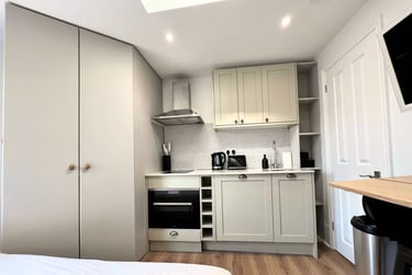 1 bed studio, Baker Street, Marylebone, London, NW16BU - Image 2