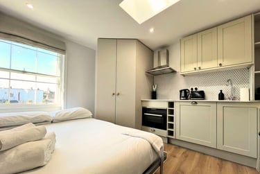 1 bed studio, Baker Street, Marylebone, London, NW16BU - Image 1