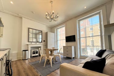1 bed flat, Baker Street, Marylebone, London, NW16BU - Image 3