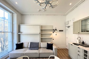 1 bed flat, Baker Street, Marylebone, London, NW16BU - Image 2