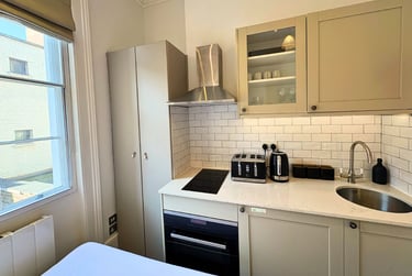 1 bed studio, Baker Street, Marylebone, London, NW16BU - Image 5