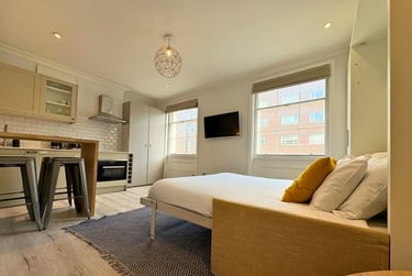 1 bed studio, Baker Street, Marylebone, London, NW16BU - Image 1