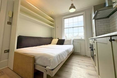 1 bed studio, Baker Street, Marylebone, London, NW16BU - Image 1
