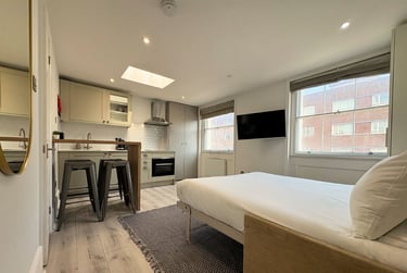 1 bed studio, Baker Street, Marylebone, London, NW16BU - Image 1