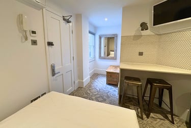 1 bed studio, Baker Street, Marylebone, London, NW16BU - Image 5
