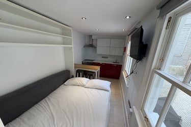 1 bed studio, Baker Street, Marylebone, London, NW16BU - Image 1