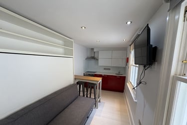 1 bed studio, Baker Street, Marylebone, London, NW16BU - Image 2
