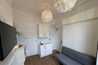 1 bed studio, Baker Street, Marylebone, London, NW16BU - Image 1