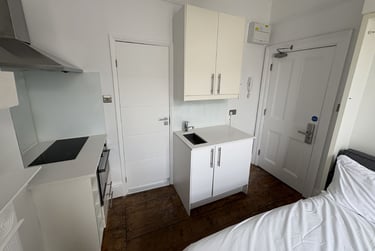 1 bed studio, Baker Street, Marylebone, London, NW16BU - Image 9