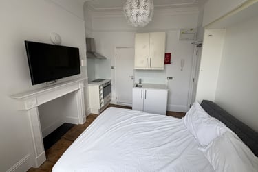 1 bed studio, Baker Street, Marylebone, London, NW16BU - Image 10