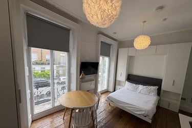 1 bed studio, Baker Street, Marylebone, London, NW16BU - Image 1