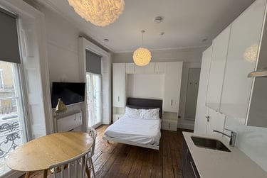 1 bed studio, Baker Street, Marylebone, London, NW16BU - Image 2
