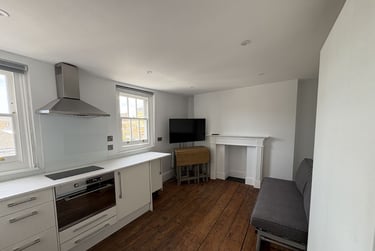 1 bed studio, Baker Street, Marylebone, London, NW16BU - Image 1