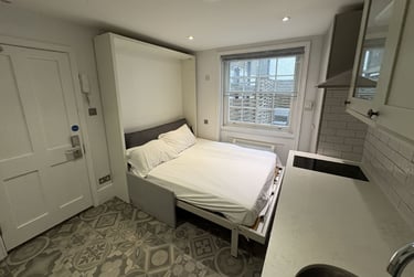 1 bed studio, Baker Street, Marylebone, London, NW16BU - Image 1