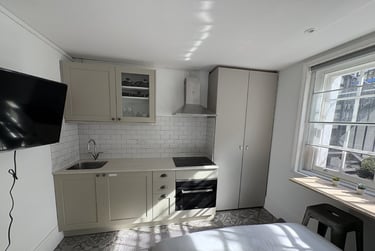 1 bed studio, Baker Street, Marylebone, London, NW16BU - Image 1