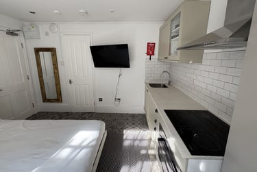 1 bed studio, Baker Street, Marylebone, London, NW16BU - Image 2