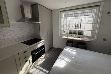 1 bed studio, Baker Street, Marylebone, London, NW16BU - Image 4