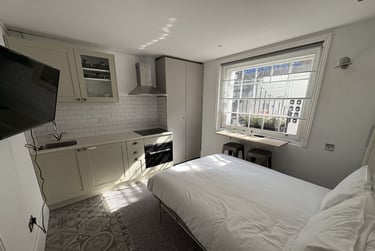 1 bed studio, Baker Street, Marylebone, London, NW16BU - Image 5