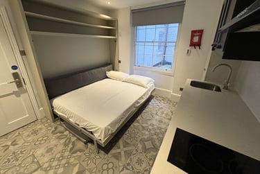 1 bed studio, Baker Street, Marylebone, London, NW16BU - Image 2