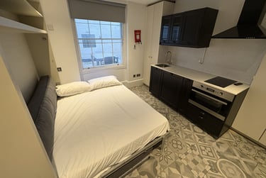 1 bed studio, Baker Street, Marylebone, London, NW16BU - Image 3