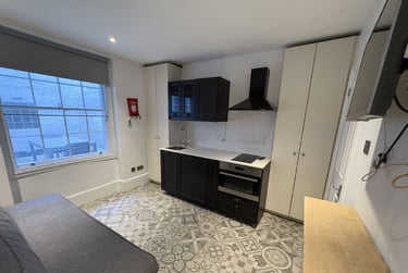 1 bed studio, Baker Street, Marylebone, London, NW16BU - Image 5