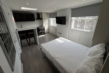 1 bed studio, Baker Street, Marylebone, London, NW16BU - Image 2